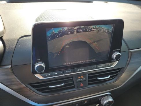 Used 2024 Nissan Altima 2.5 SV FWD image 12