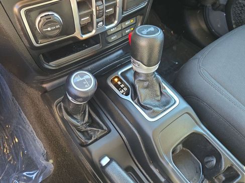 Used 2022 Jeep Wrangler Unlimited Sport image 16