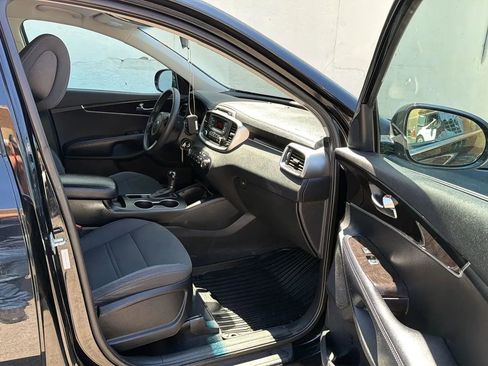 Used 2016 Kia Sorento L FWD image 25