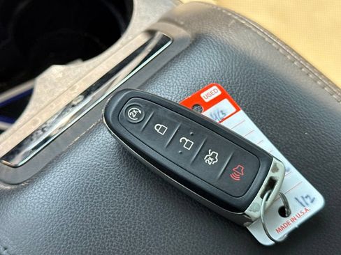 Used 2019 Lincoln MKT AWD image 21