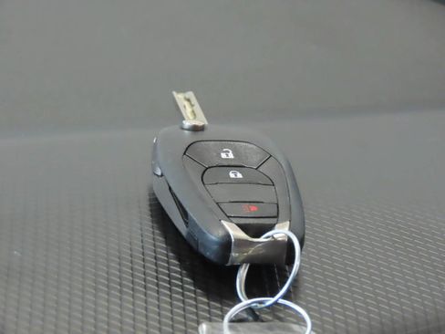 Used 2025 Chevrolet Trax LS FWD image 17