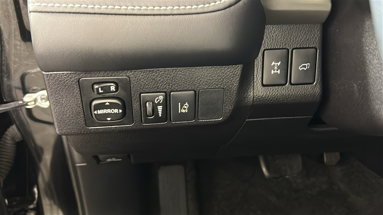 Used 2017 Toyota RAV4 XLE w/ All Weather Liner Package AWD/4WD image 23