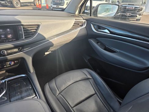 Used 2020 Buick Enclave Essence image 17