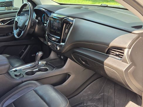 Used 2020 Chevrolet Traverse RS FWD image 26