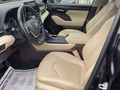 Used 2022 Toyota Highlander XLE image 5