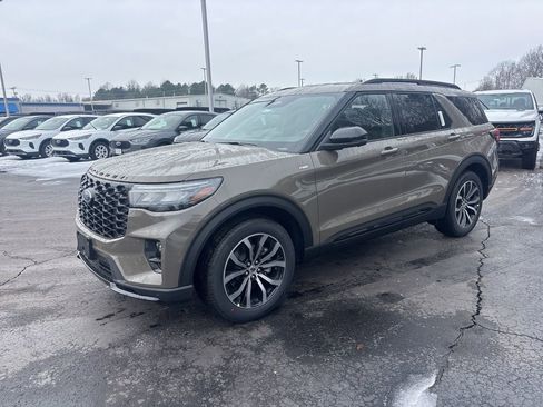 New 2026 Ford Explorer ST-Line image 3
