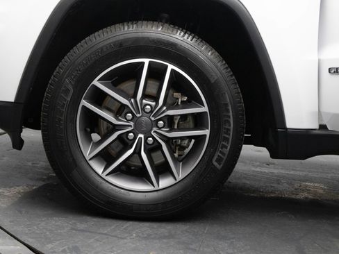 Used 2022 Jeep Grand Cherokee Limited image 47