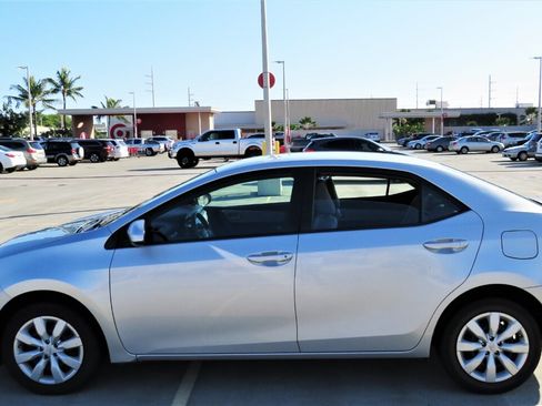 Used 2016 Toyota Corolla LE FWD image 2