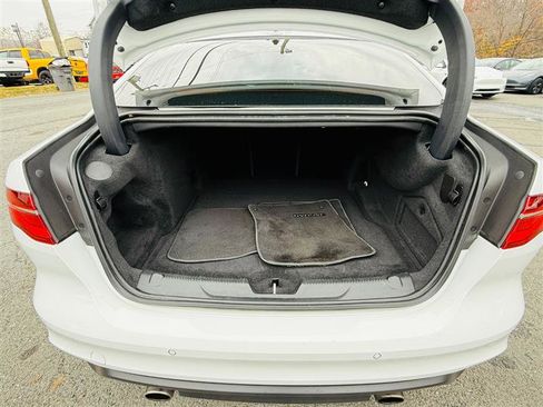 Used 2020 Jaguar XE S image 10