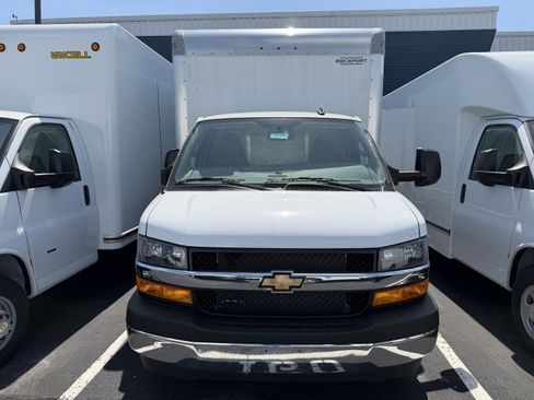 New 2025 Chevrolet Express 4500 w/ Power Convenience Package RWD image 3
