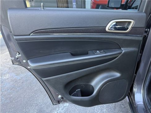 Used 2015 Jeep Grand Cherokee Limited image 18