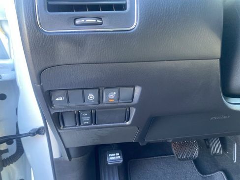 Used 2024 Nissan Armada Platinum w/ Captain's Chairs Package image 17