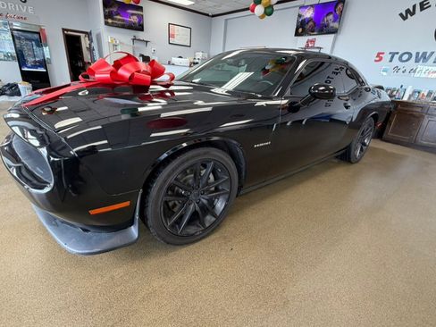 Used 2022 Dodge Challenger R/T w/ Plus Package image 4