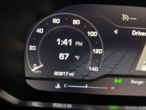 Used 2022 GMC Yukon XL SLT w/ SLT Premium Package image 16