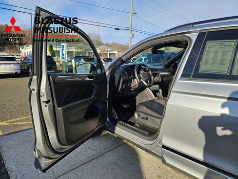 Used 2022 Volkswagen Tiguan SE R-Line image 11