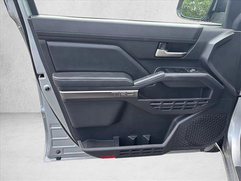 Certified 2025 Toyota Tacoma TRD Off-Road AWD/4WD image 11