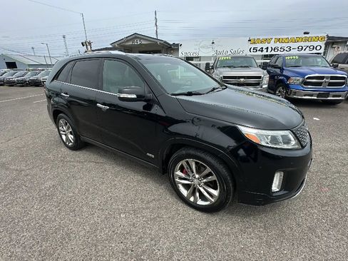 Used 2014 Kia Sorento SX w/ 3rd Row Package AWD/4WD image 2