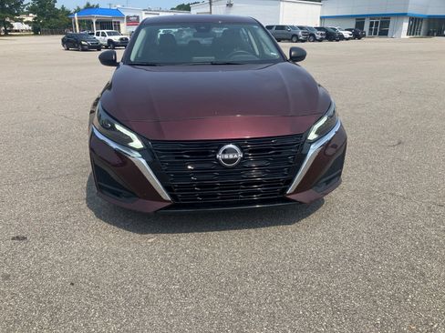 Used 2024 Nissan Altima 2.5 SV FWD image 8