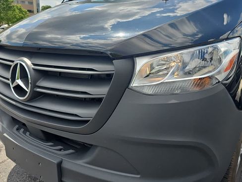 Used 2025 Mercedes-Benz Sprinter 2500 image 5