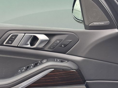 Used 2026 BMW X5 xDrive50e w/ M Sport Package image 16