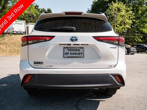 Used 2023 Toyota Highlander LE AWD/4WD image 6