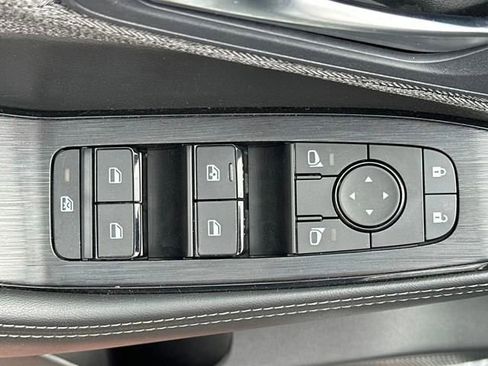 Used 2022 Nissan Rogue SV image 12