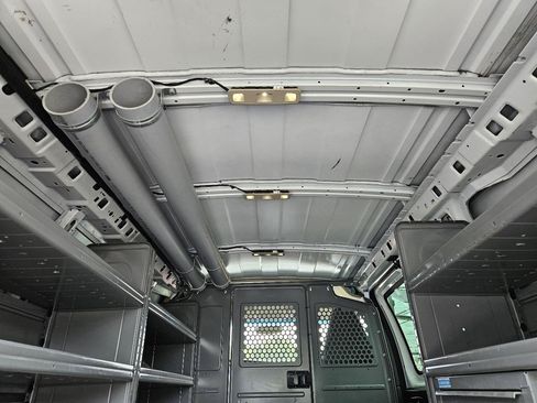 Used 2017 Chevrolet Express 2500 RWD image 22