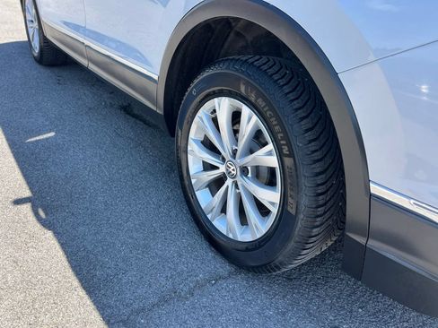 Used 2018 Volkswagen Tiguan SE w/ Panoramic Sunroof Package AWD/4WD image 28