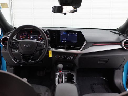 Used 2025 Chevrolet Trax RS w/ Driver Confidence Package FWD image 24