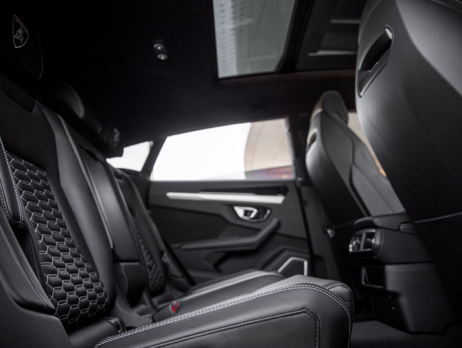 Used 2021 Lamborghini Urus AWD/4WD image 44