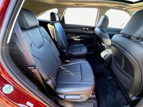 Certified 2025 Kia Sorento EX w/ Panoramic Sunroof Package image 29