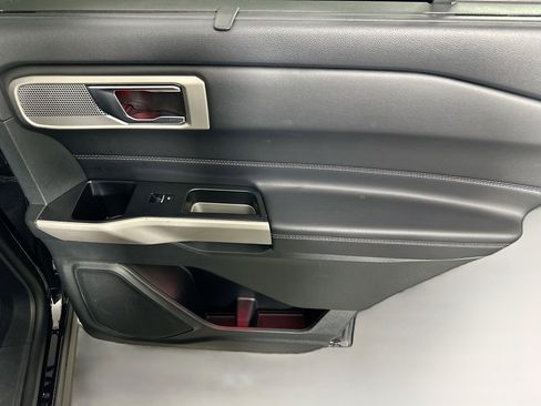 Used 2024 Ford Explorer Limited image 30