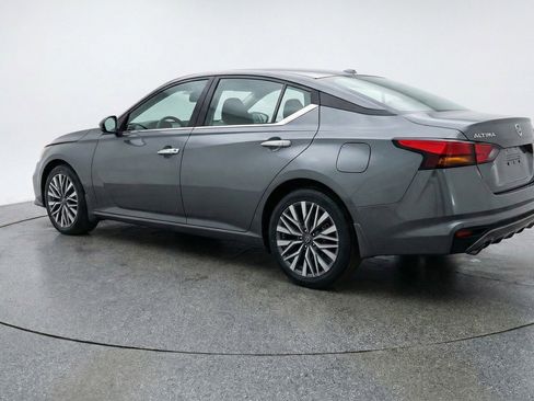 Used 2025 Nissan Altima 2.5 SV FWD image 6