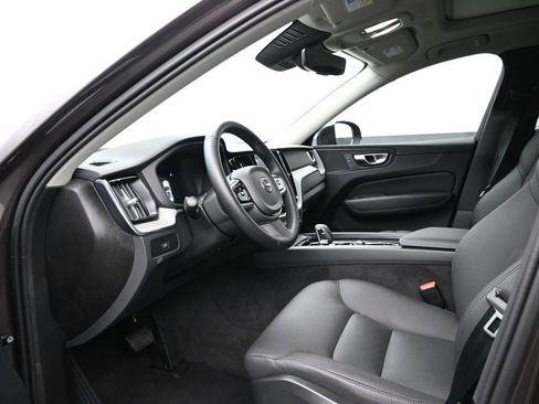 Used 2025 Volvo XC60 B5 Plus AWD/4WD image 9