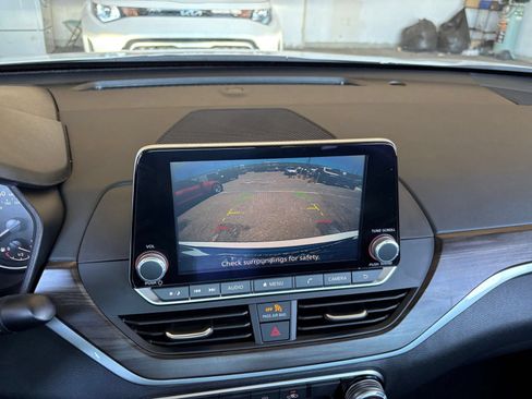 Used 2025 Nissan Altima 2.5 SV FWD image 23