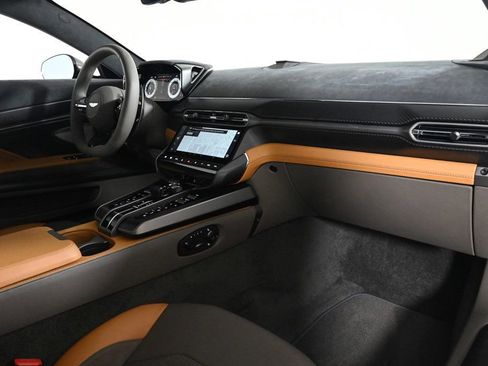 Used 2025 Aston Martin Vanquish image 20