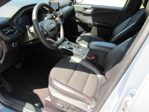 Used 2025 Ford Escape ST-Line FWD image 13