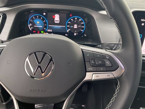 New 2026 Volkswagen Atlas Cross Sport SE FWD image 21