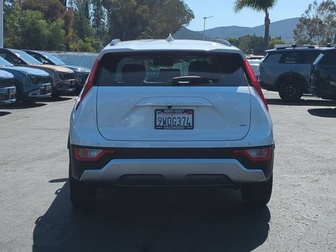 Certified 2025 Kia Niro EX FWD image 4