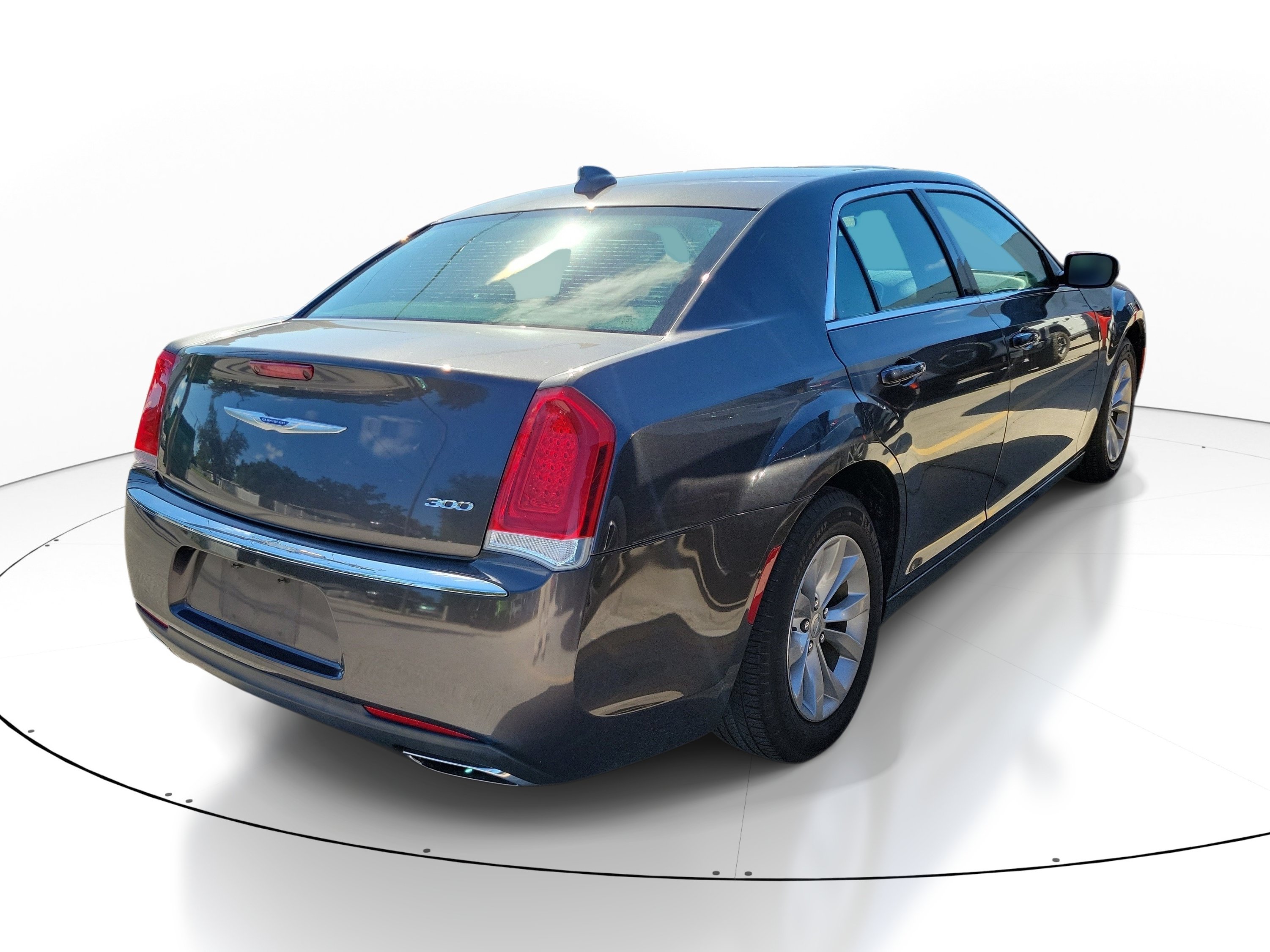 Used 2019 Chrysler 300 Touring RWD image 9