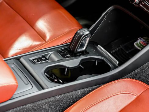 Used 2019 Volvo XC40 T5 Momentum image 33