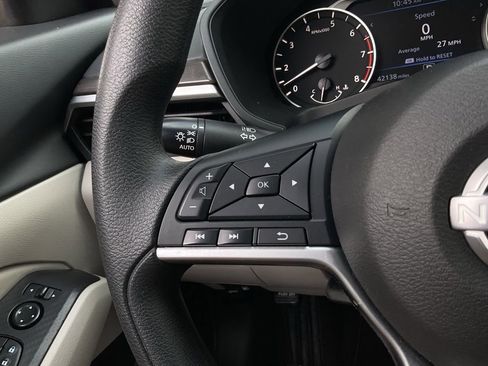 Used 2025 Nissan Altima 2.5 SV FWD image 27