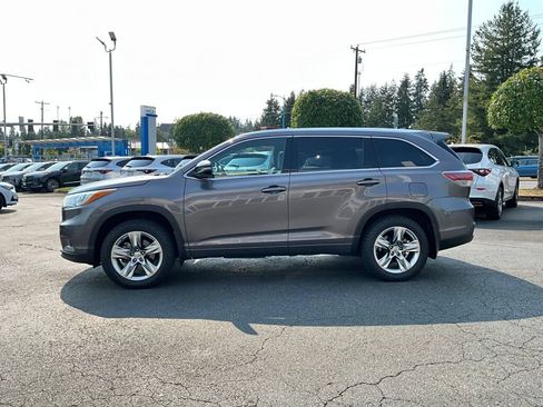 Used 2014 Toyota Highlander Limited w/ Driver Technology Package AWD/4WD image 4