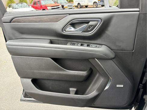 Used 2023 Chevrolet Suburban LT w/ Luxury Package image 28