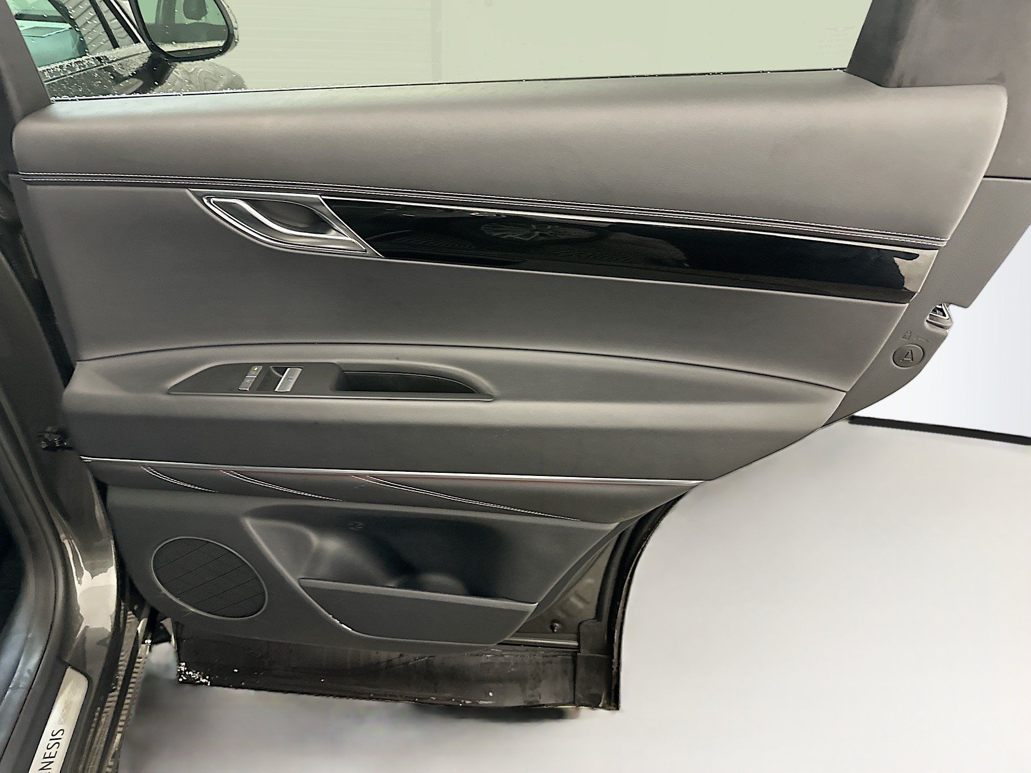 Used 2025 Genesis GV80 2.5T Standard AWD/4WD image 32