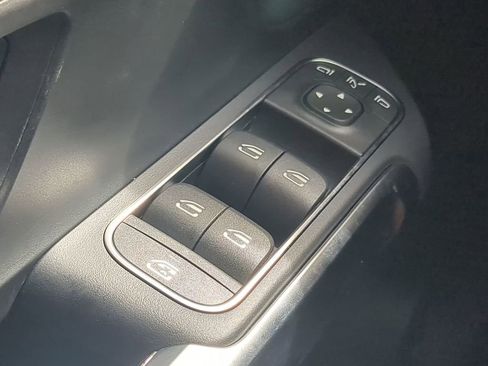 Used 2024 Mercedes-Benz EQB 300 4MATIC image 11