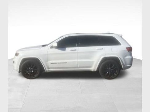 Used 2018 Jeep Grand Cherokee Altitude image 1