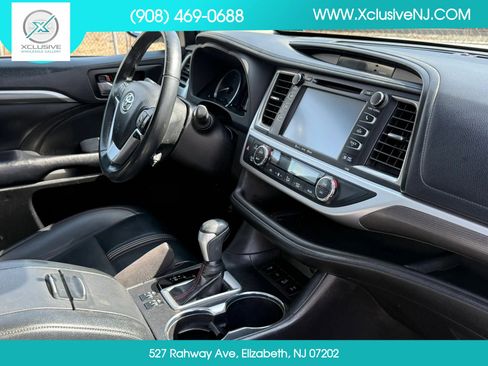 Used 2019 Toyota Highlander SE AWD/4WD image 20