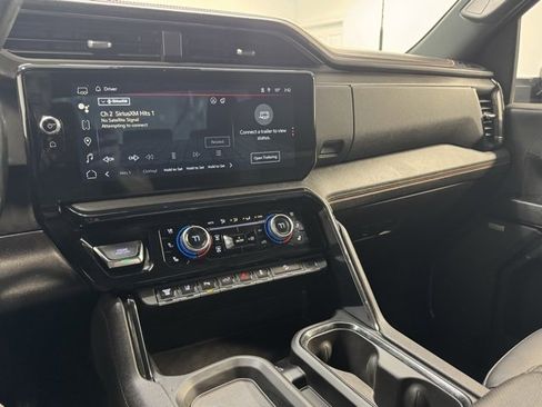 Used 2024 GMC Sierra 2500 AT4 image 24