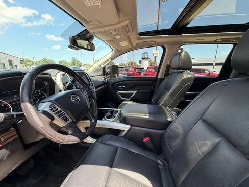 Used 2021 Nissan Titan SL w/ Moonroof Package AWD/4WD image 28